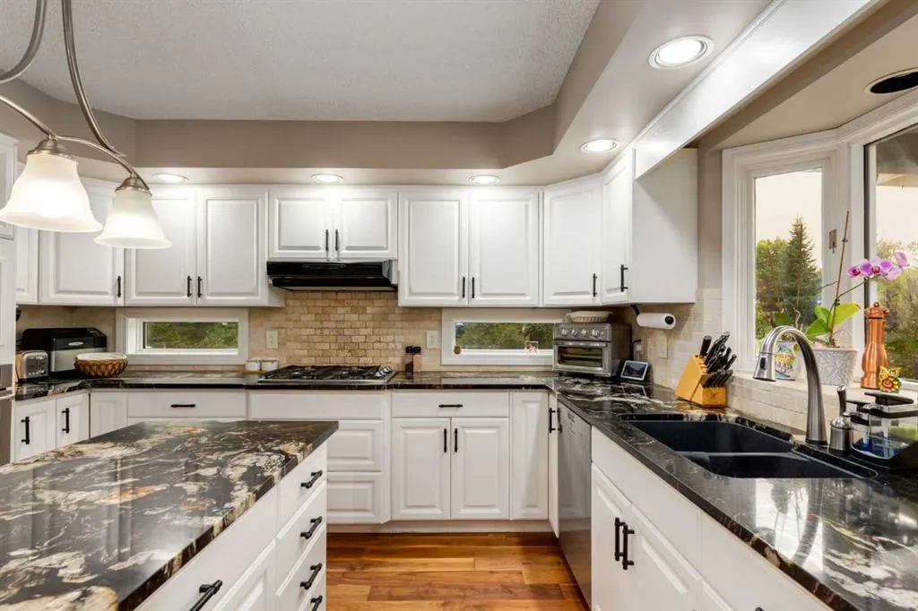 215 Alandale Place SW
