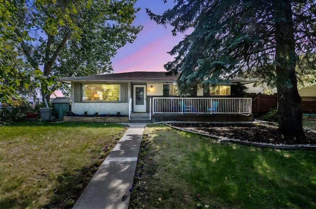 74 Armstrong Crescent SE