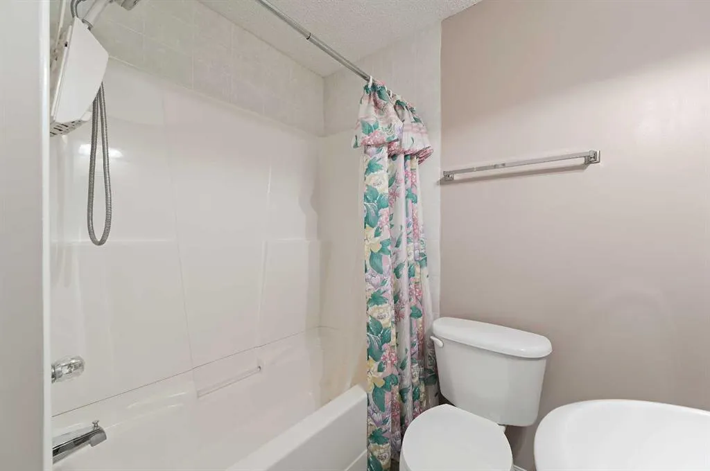 6 Chapala Crescent SE