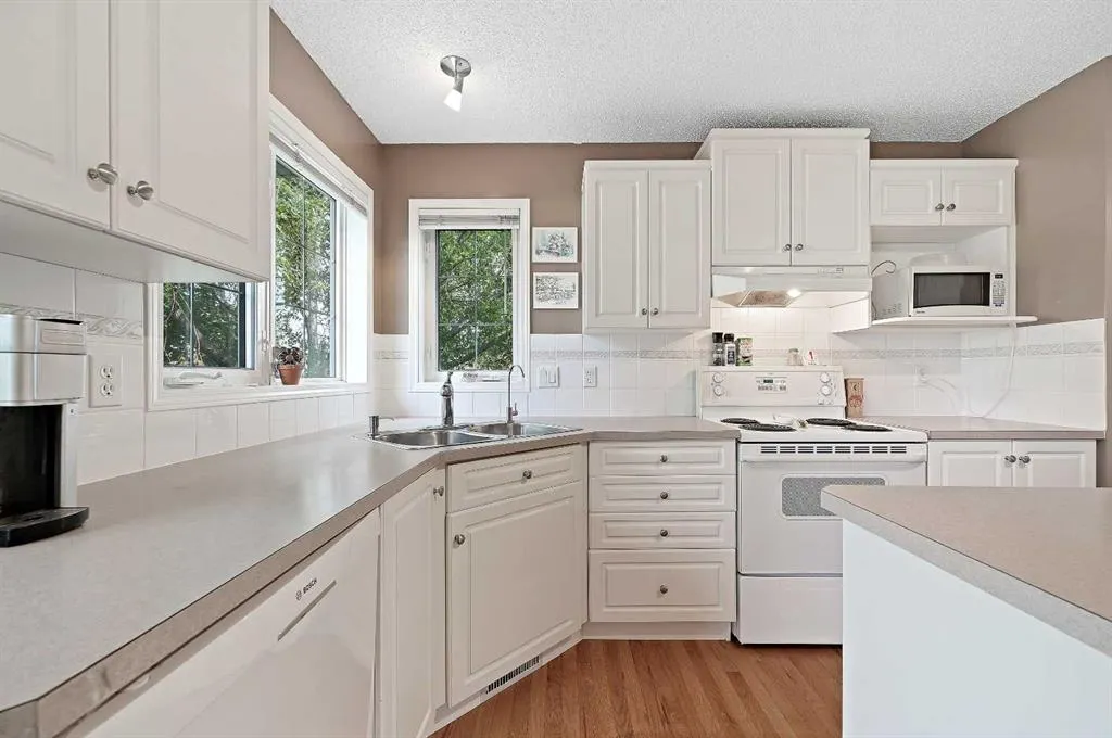 6 Chapala Crescent SE