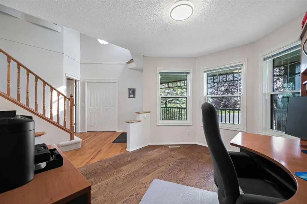 6 Chapala Crescent SE
