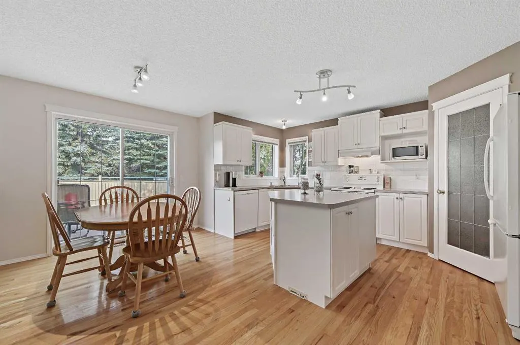 6 Chapala Crescent SE