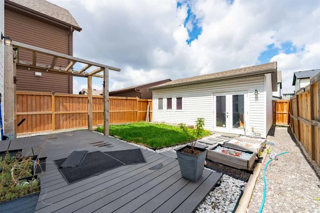 195 Copperpond Street SE