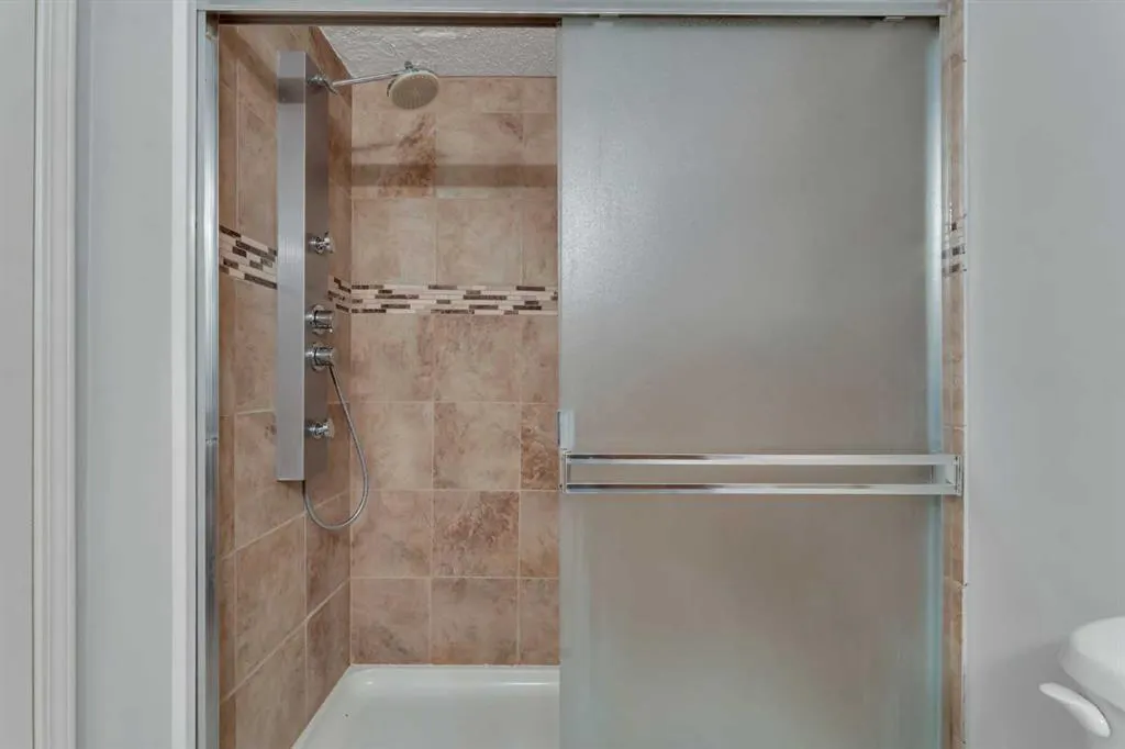 3314 Centre Street NE, #2