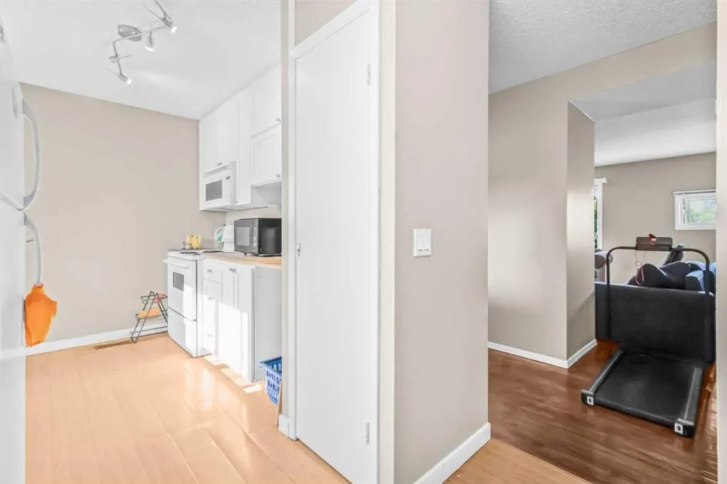 131 Templehill Drive NE, #1