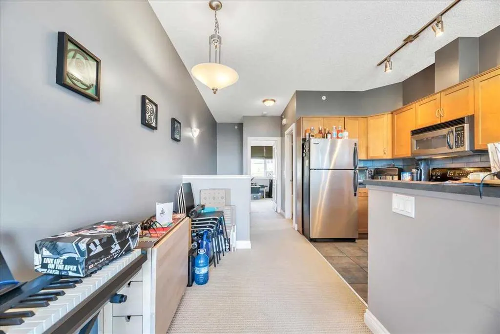 108 Rockyledge View NW, #8