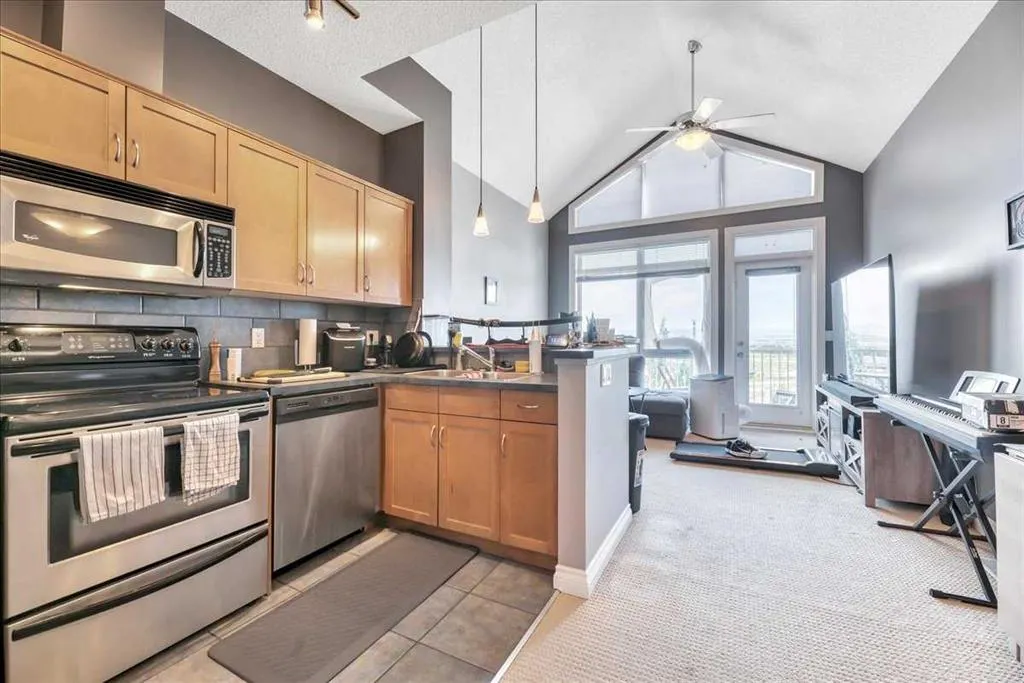 108 Rockyledge View NW, #8