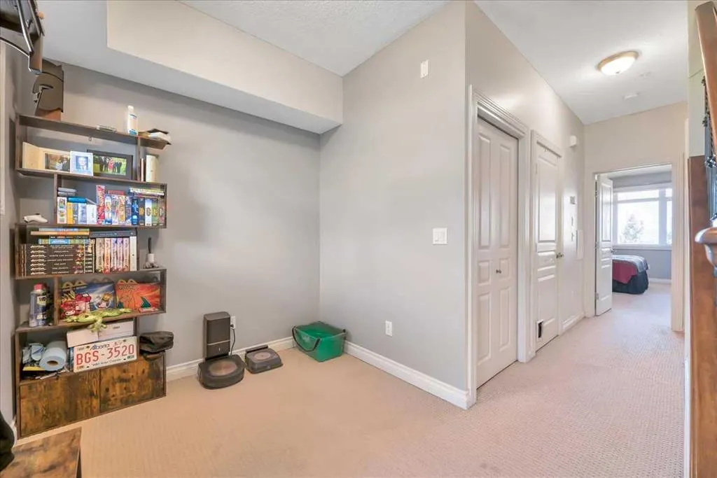 108 Rockyledge View NW, #8