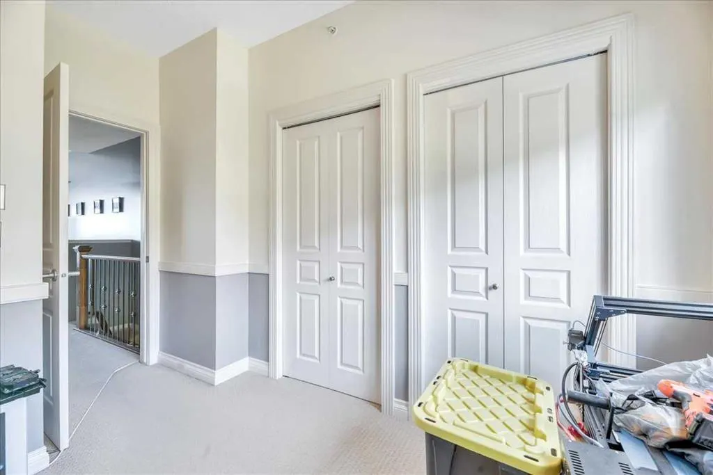 108 Rockyledge View NW, #8