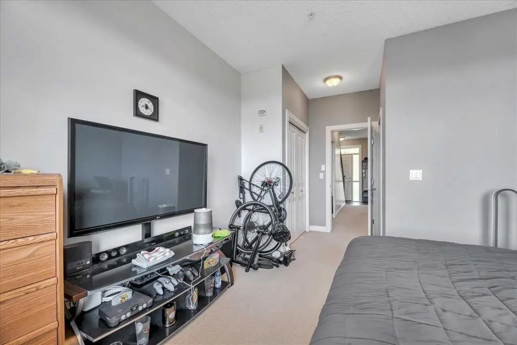 108 Rockyledge View NW, #8