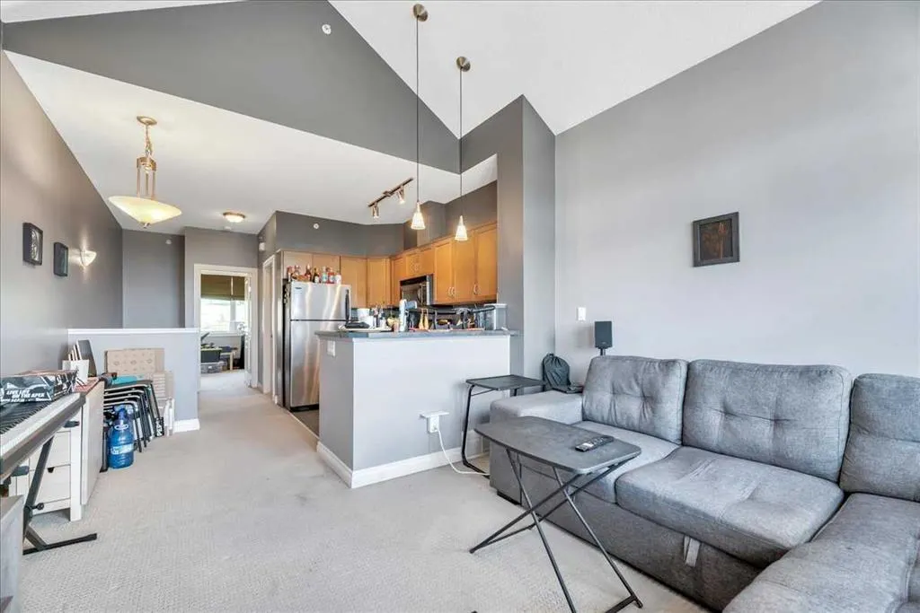 108 Rockyledge View NW, #8