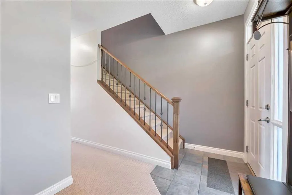 108 Rockyledge View NW, #8