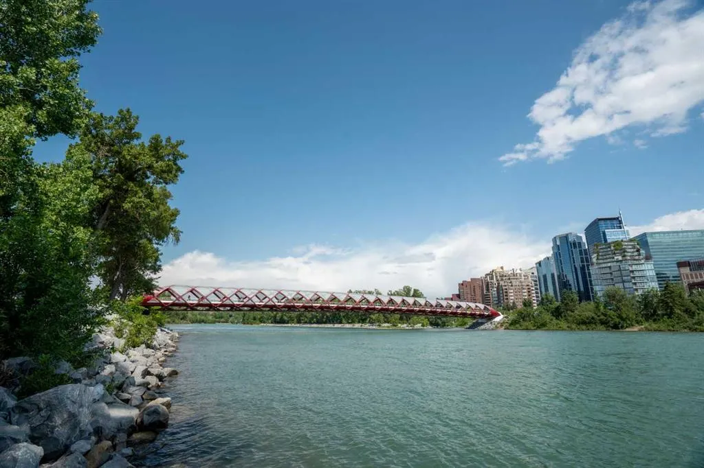 801 2 Avenue SW, #902