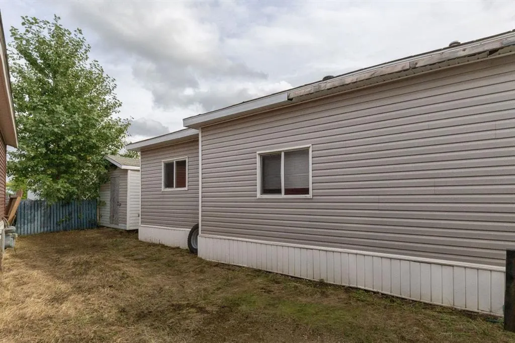 301 Grenfell Crescent
