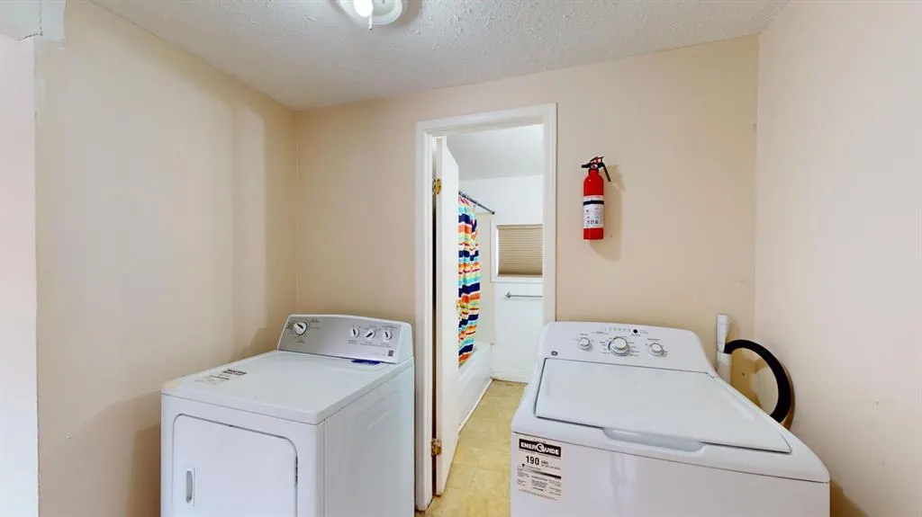 301 Grenfell Crescent
