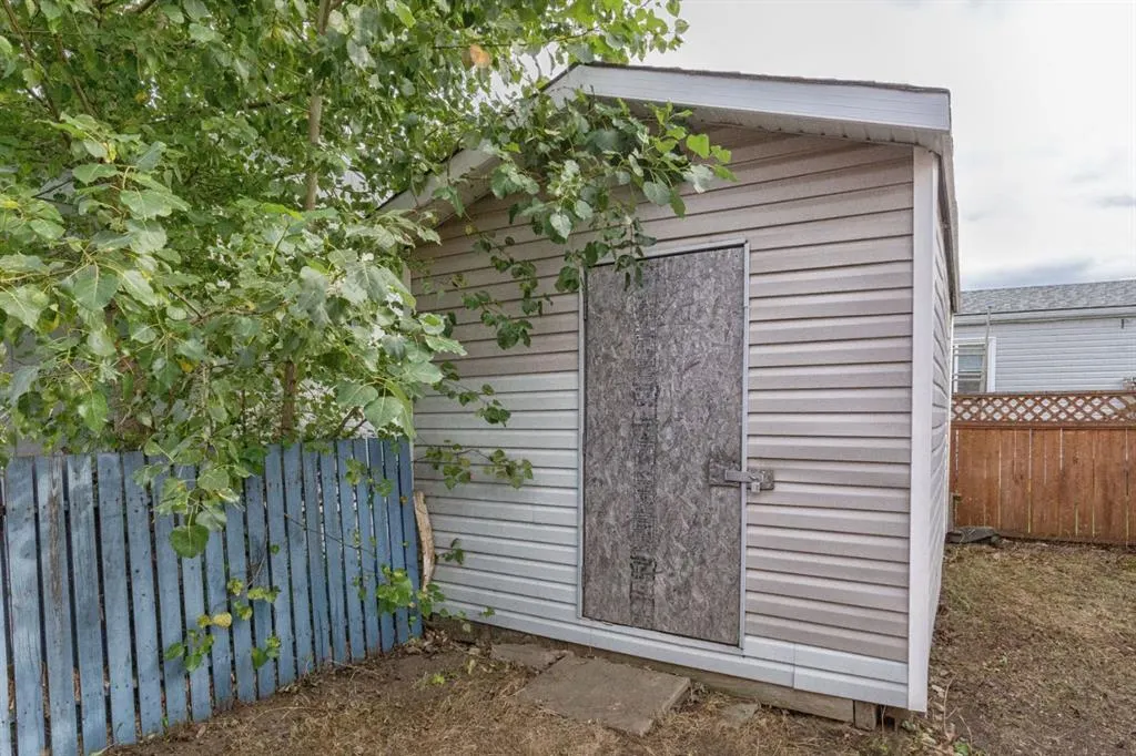 301 Grenfell Crescent