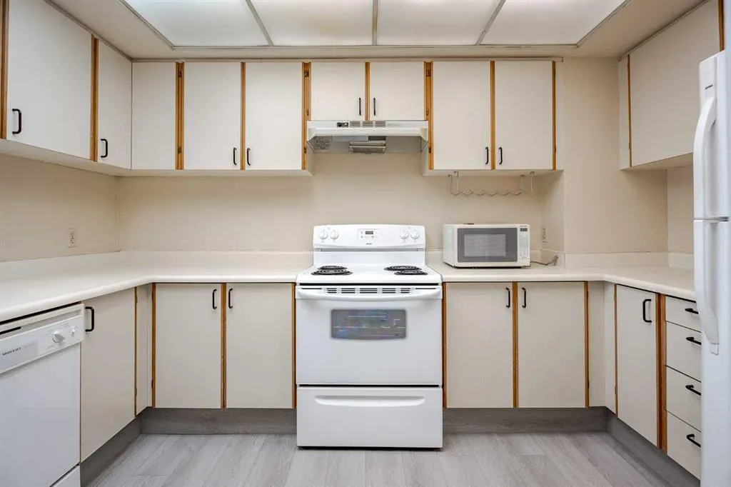 310 8 Street SW, #180