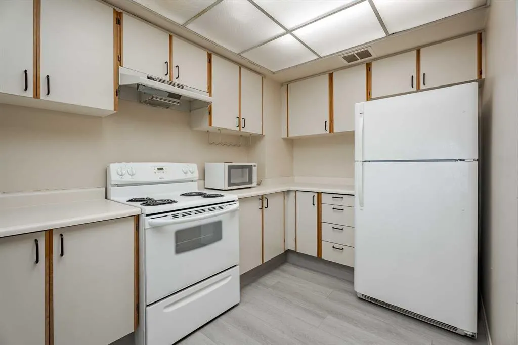 310 8 Street SW, #180