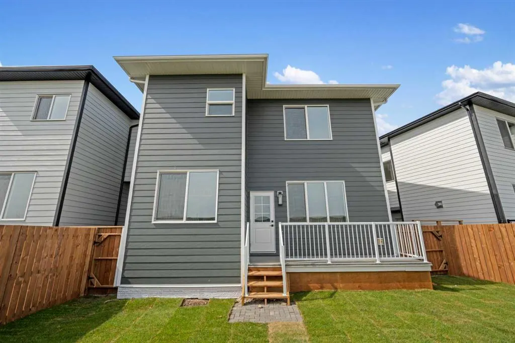 167 Panora Way NW