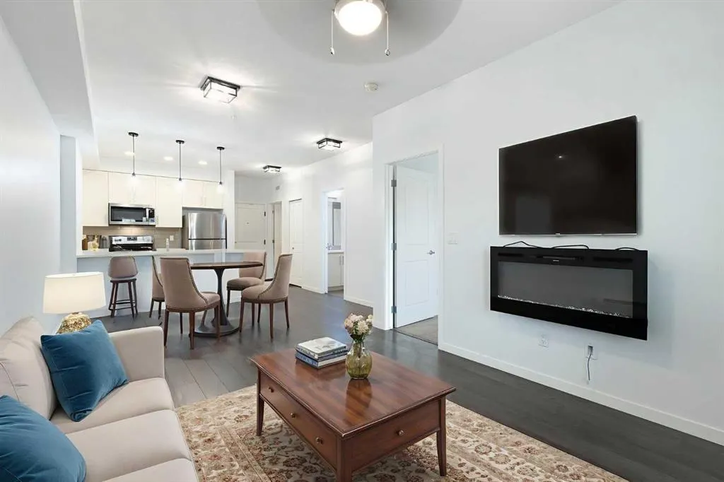 10 Mahogany Mews SE, #301
