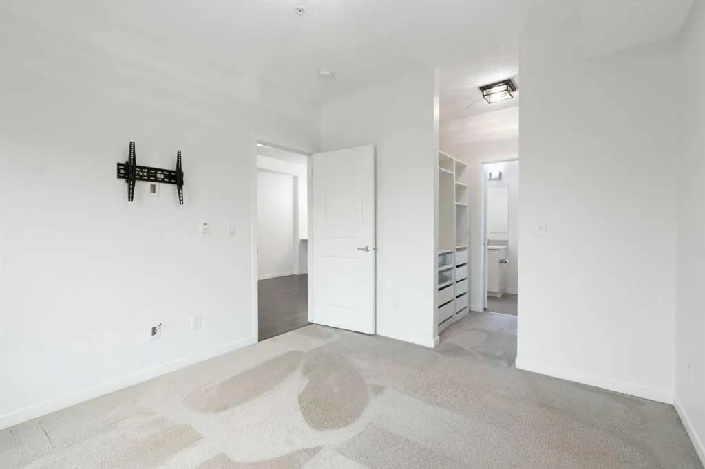10 Mahogany Mews SE, #301