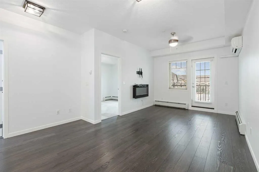 10 Mahogany Mews SE, #301