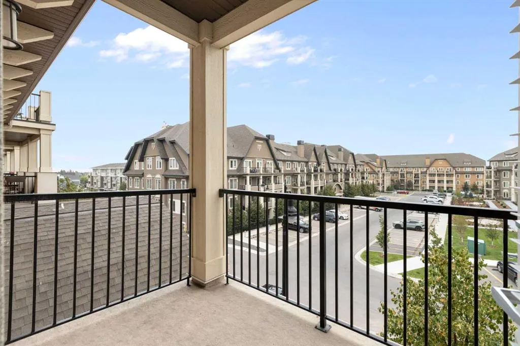 10 Mahogany Mews SE, #301