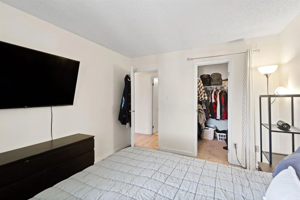 315 Southampton Drive SW, #6302