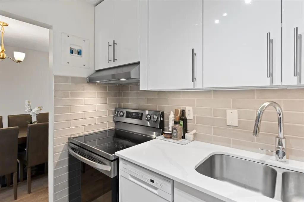 315 Southampton Drive SW, #6302