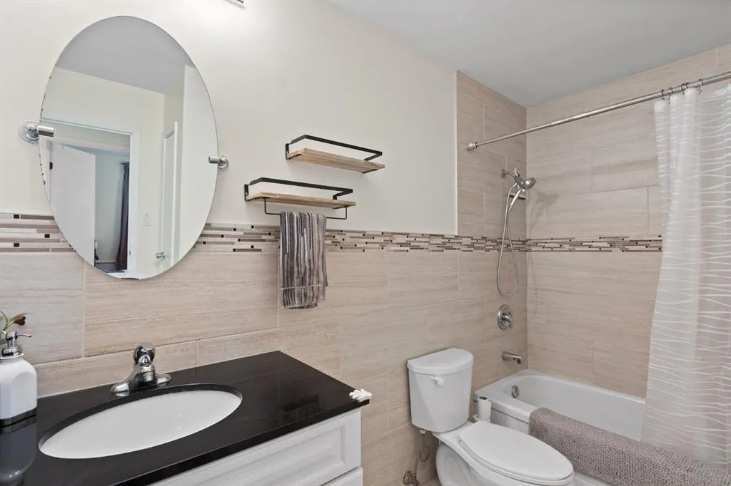 315 Southampton Drive SW, #6302