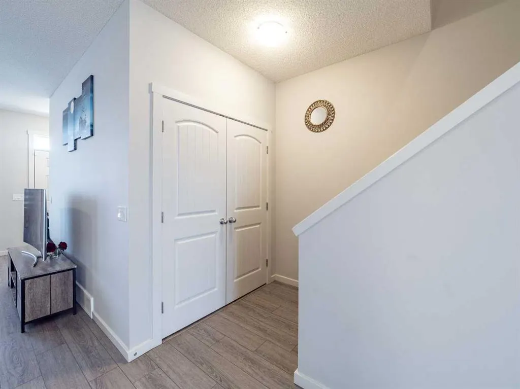16 Cornergate Place NE