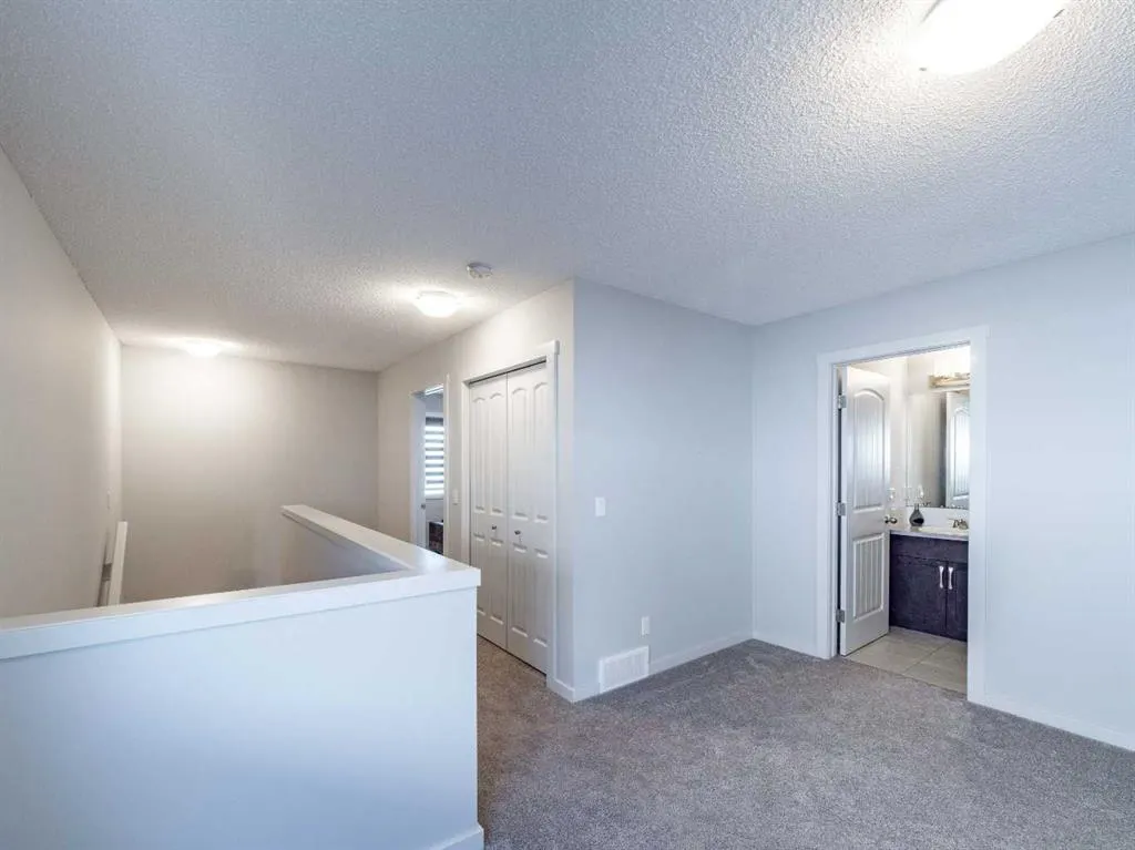 16 Cornergate Place NE