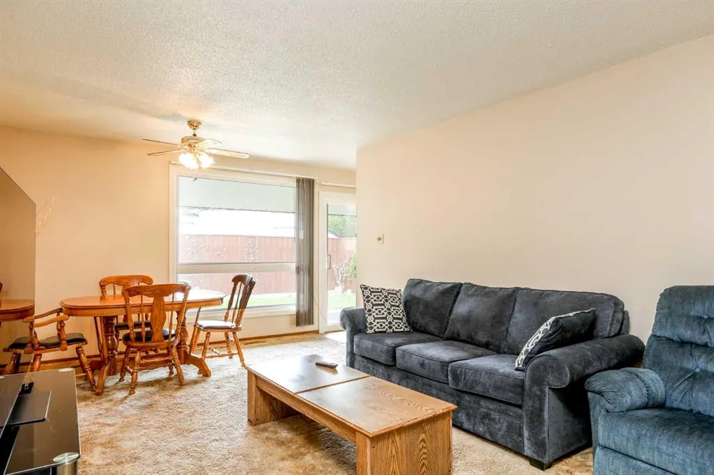 1121 St David Road N