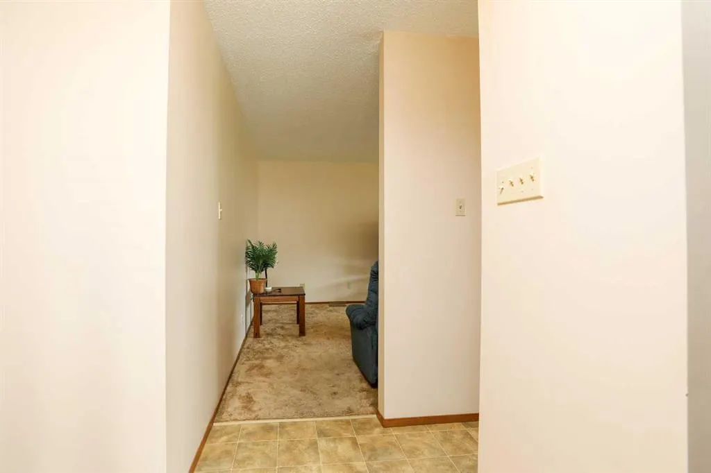1121 St David Road N