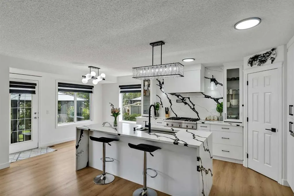 135 West Lakeview Passage