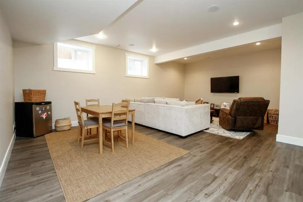 10 Regal Court