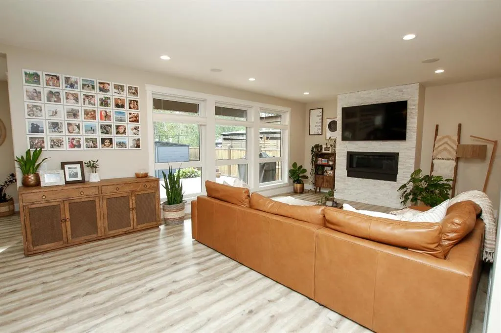 10 Regal Court