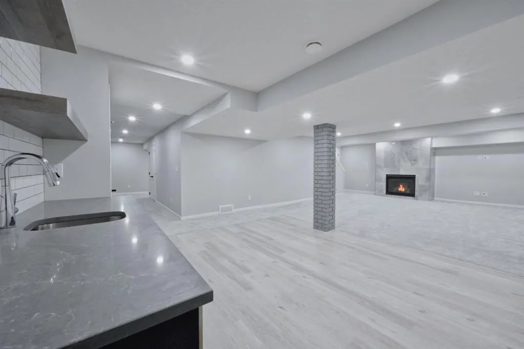 235 Canova Place SW