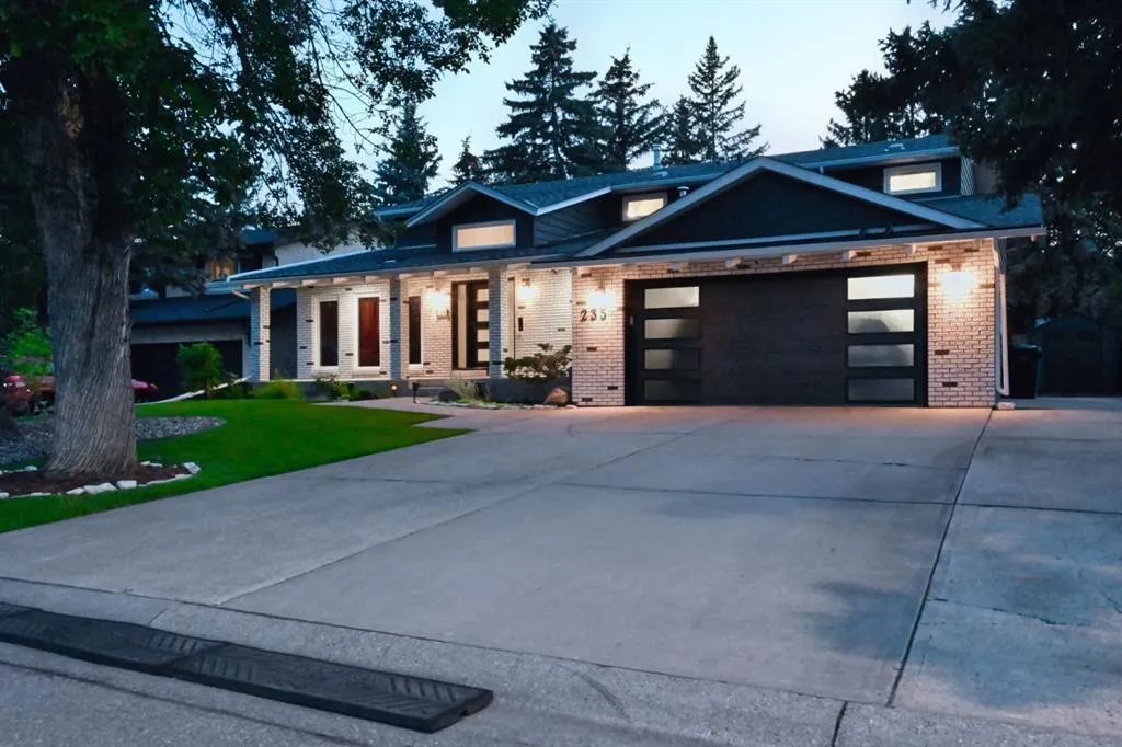 235 Canova Place SW