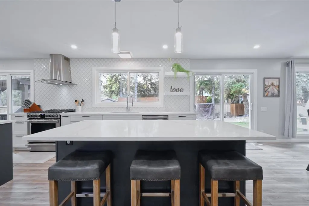235 Canova Place SW