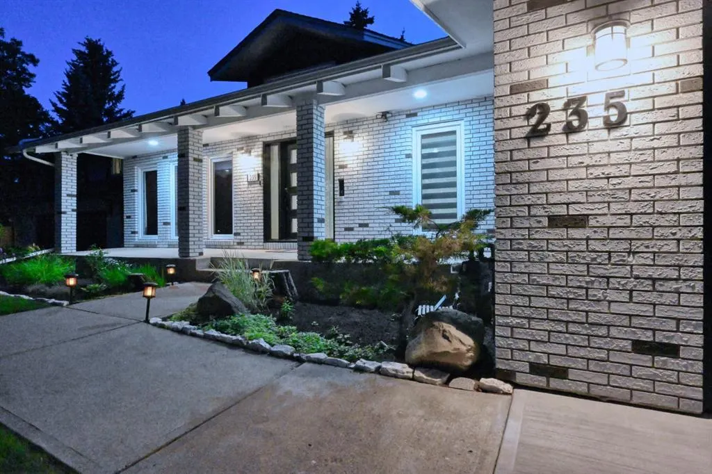 235 Canova Place SW