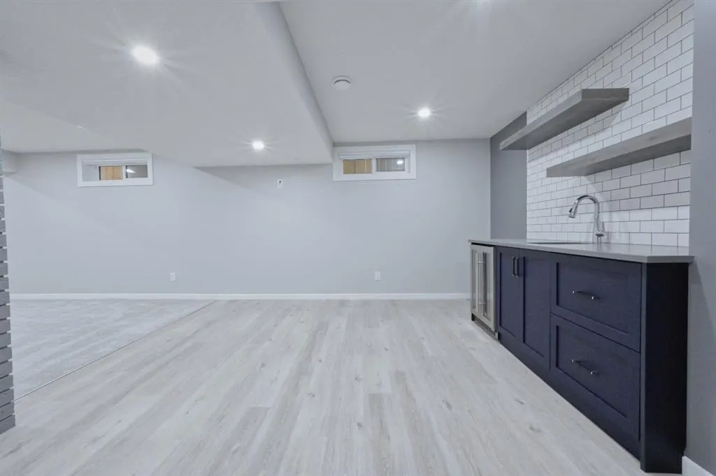 235 Canova Place SW