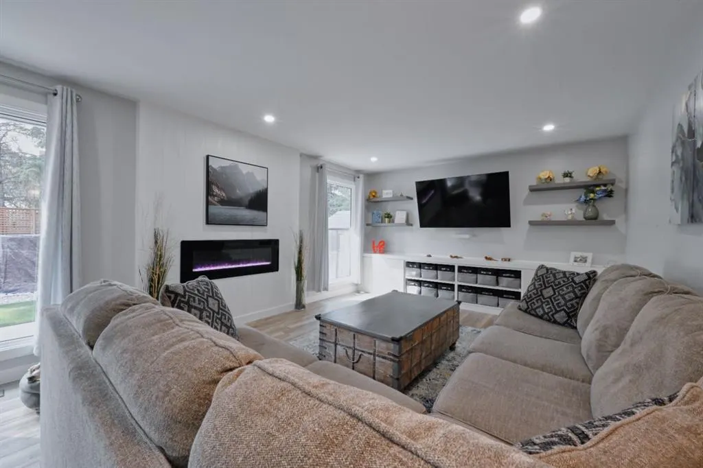 235 Canova Place SW