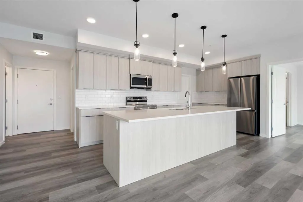 360 HEARVEST HILLS Way NE, #306
