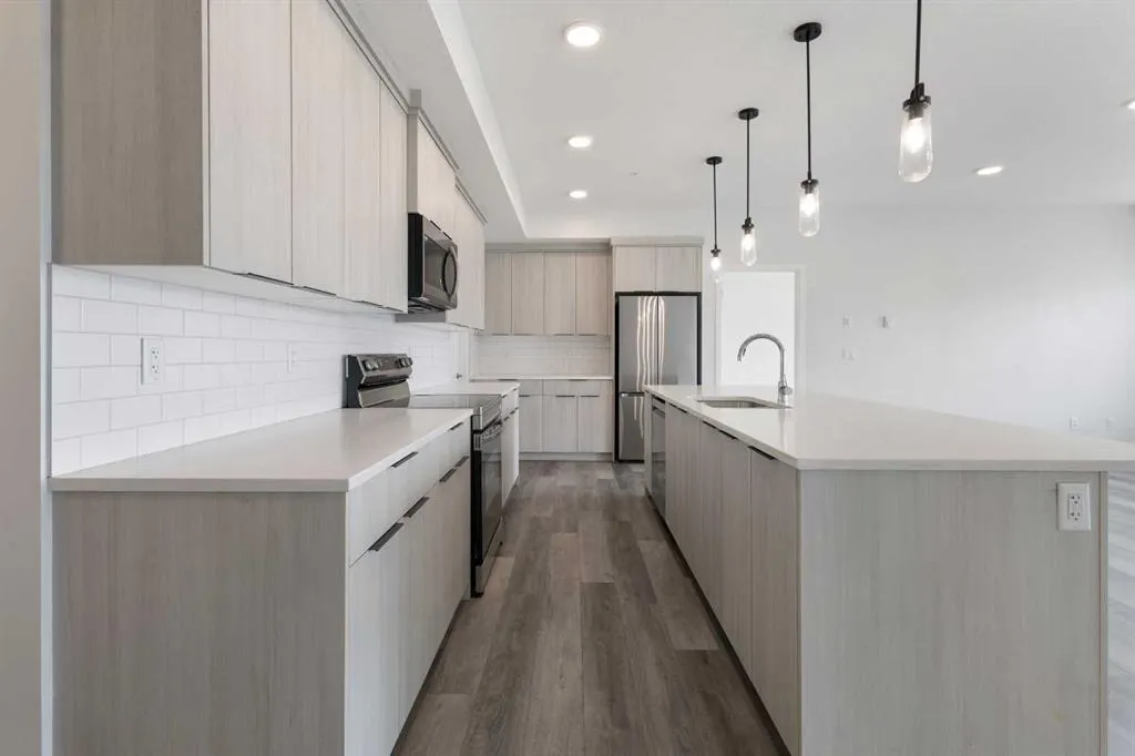 360 HEARVEST HILLS Way NE, #306