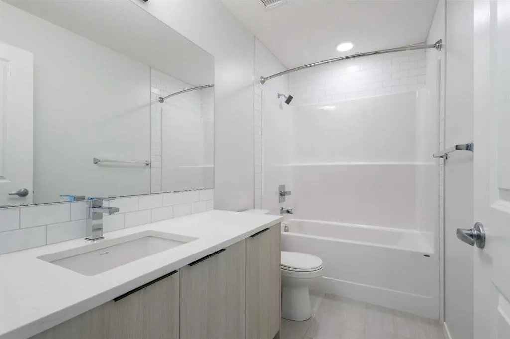 360 HEARVEST HILLS Way NE, #306