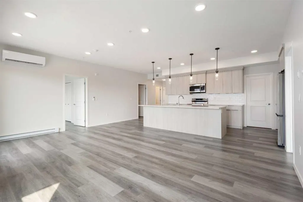 360 HEARVEST HILLS Way NE, #306