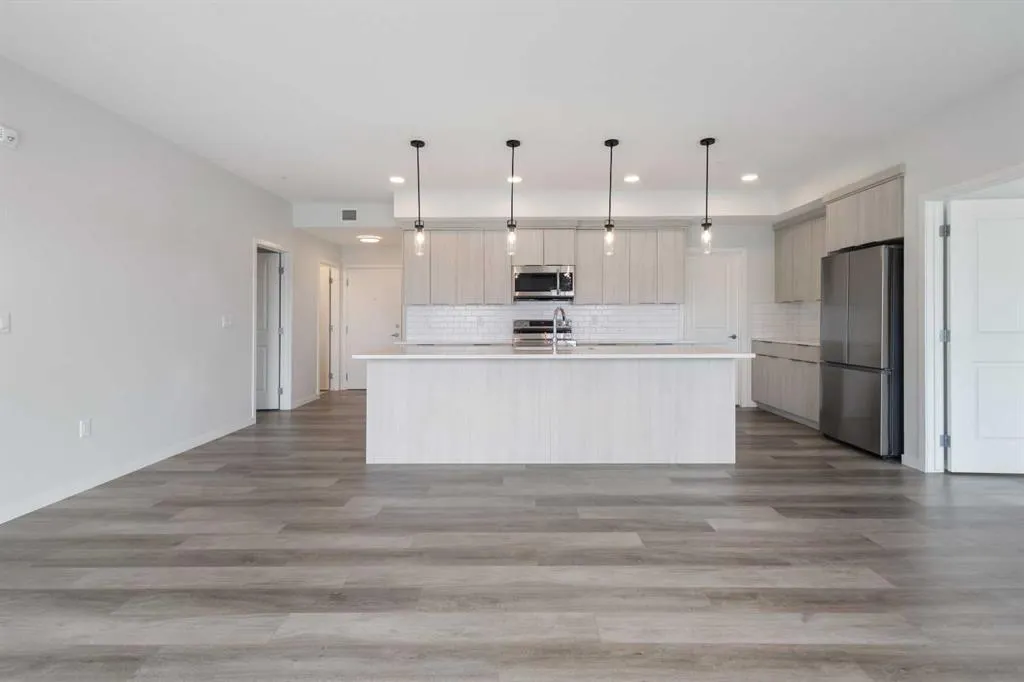 360 HEARVEST HILLS Way NE, #306