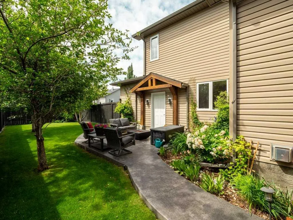 156 Riverstone Boulevard W