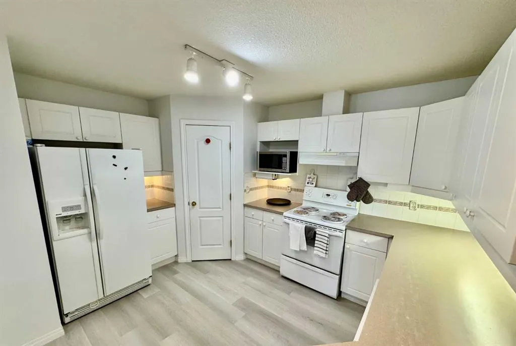 4507 45 Street SW, #210